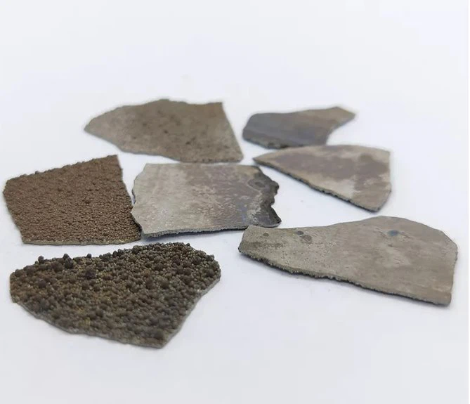 The pretty of Electrolytic Manganese Mn metal flakes